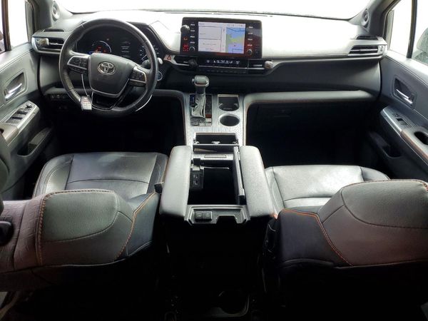 2023 TOYOTA SIENNA XSE