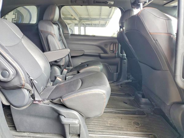 2023 TOYOTA SIENNA XSE