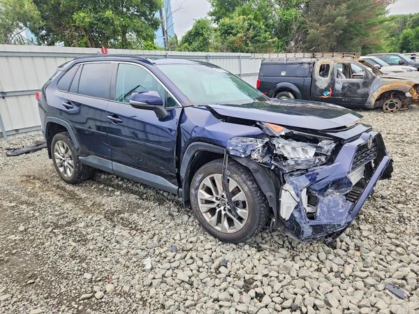 2019 TOYOTA RAV4 XLE Premium