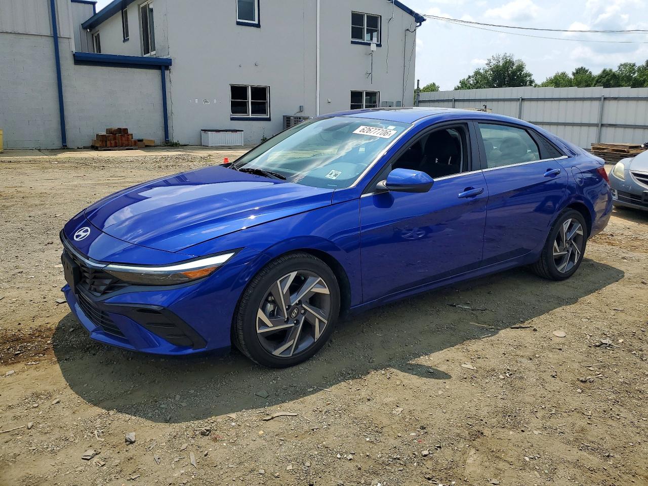 2025 HYUNDAI ELANTRA SEL Convenience — Front 3/4