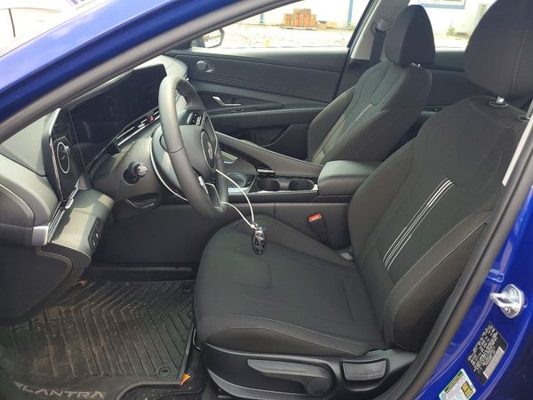 2025 HYUNDAI ELANTRA SEL Convenience — DENT
