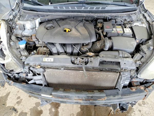 2016 HYUNDAI ELANTRA — Engine bay