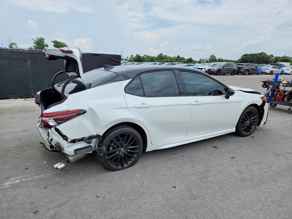 2022 TOYOTA CAMRY XSE