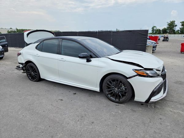 2022 TOYOTA CAMRY XSE