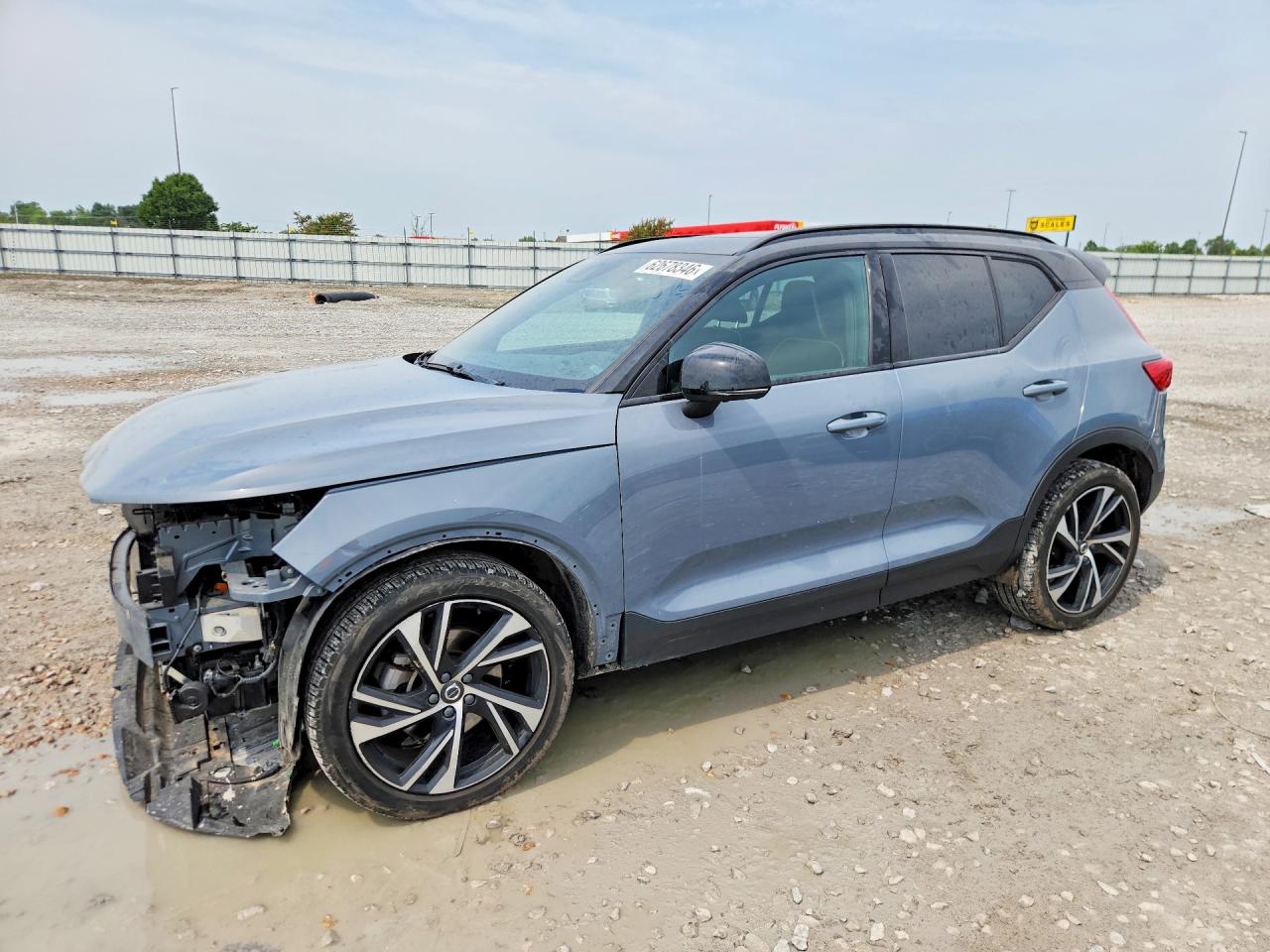 2022 VOLVO XC40 R-Design