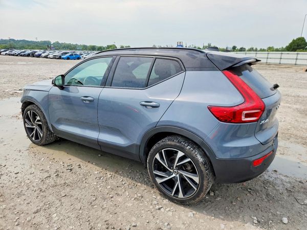 2022 VOLVO XC40 R-Design