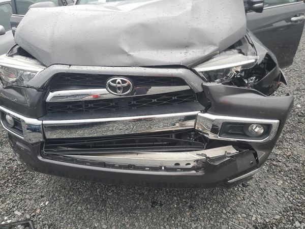 2019 TOYOTA 4RUNNER — Engine bay