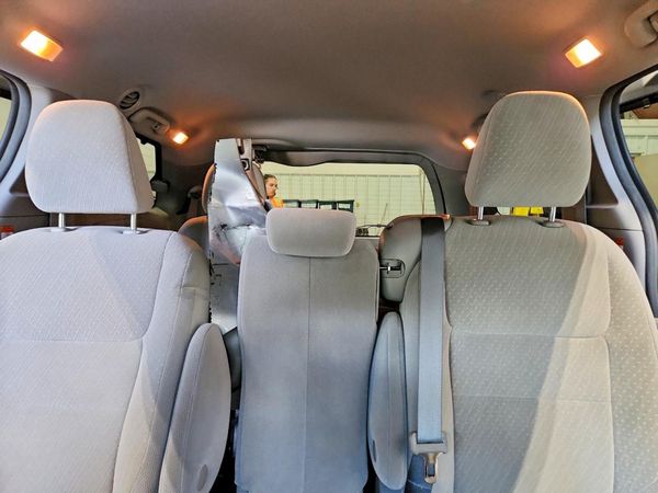2018 TOYOTA SIENNA LE