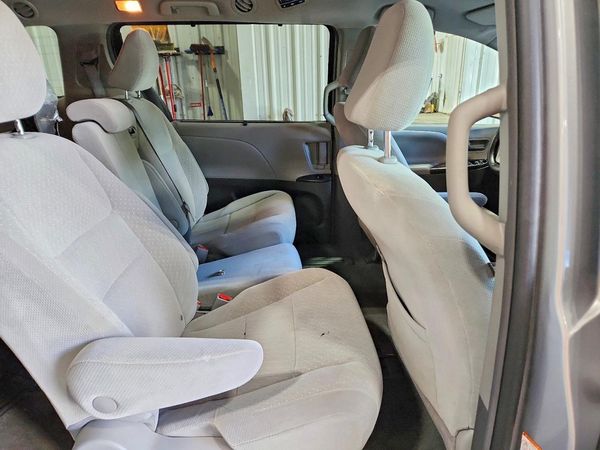 2018 TOYOTA SIENNA LE