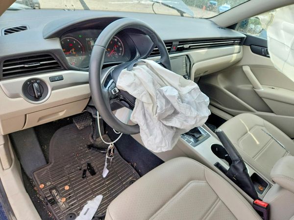 2021 VOLKSWAGEN PASSAT SE
