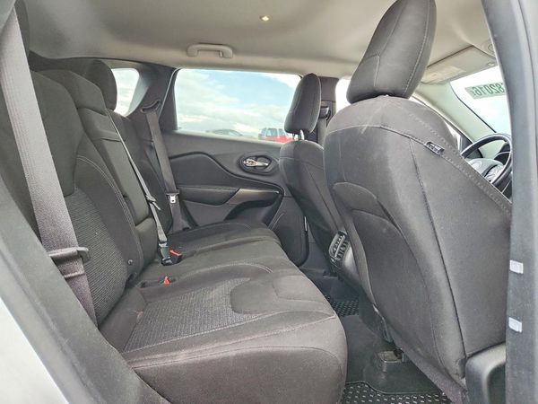 2019 JEEP CHEROKEE LATITUDE 4X4