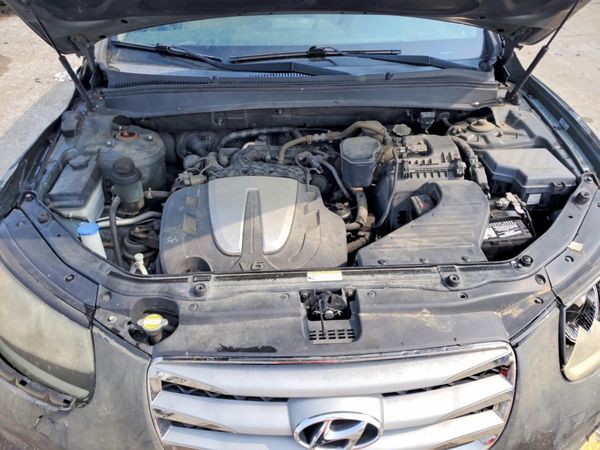 2012 HYUNDAI SANTA FE TOP (High) — Engine bay