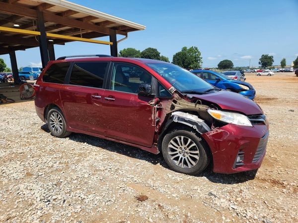 2019 TOYOTA SIENNA