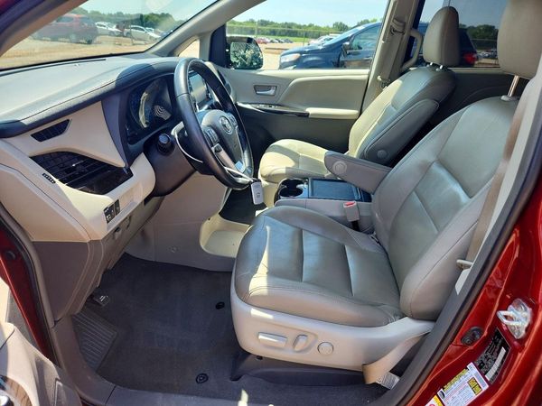 2019 TOYOTA SIENNA