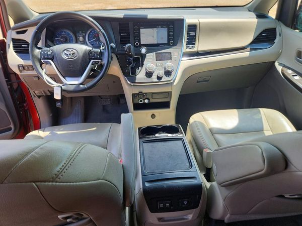 2019 TOYOTA SIENNA