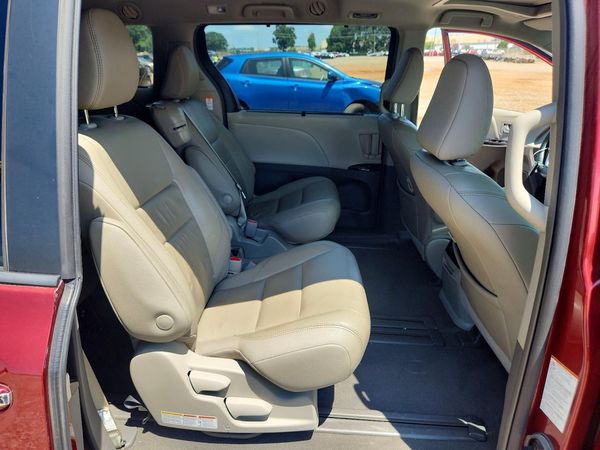 2019 TOYOTA SIENNA