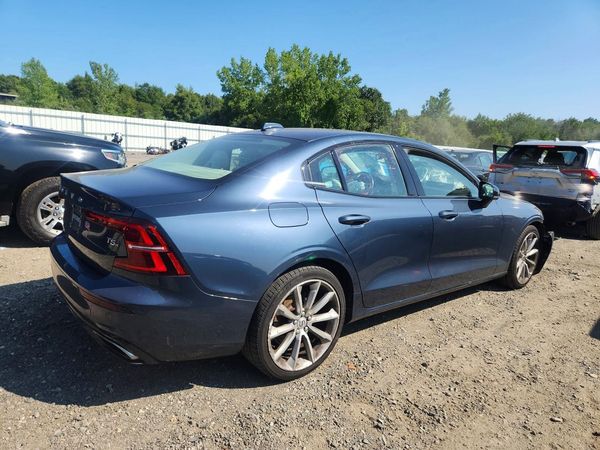 2021 VOLVO S60