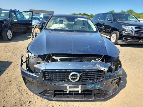 2021 VOLVO S60