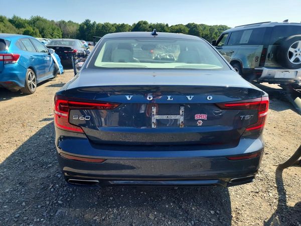 2021 VOLVO S60