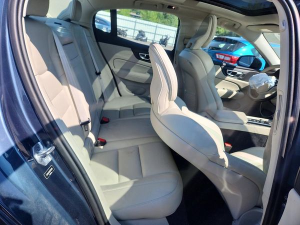 2021 VOLVO S60