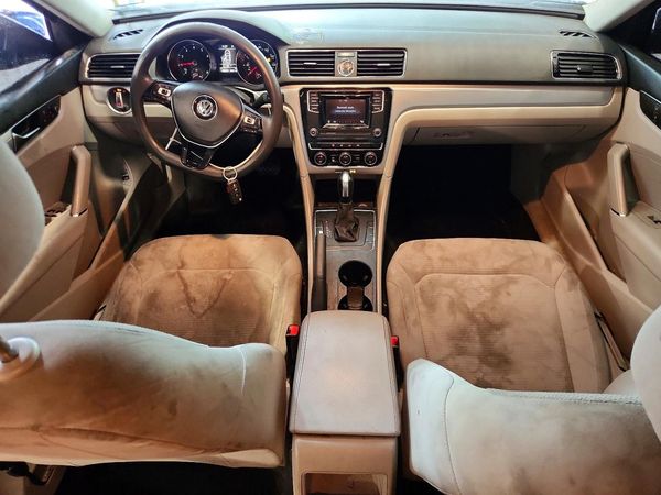 2017 VOLKSWAGEN PASSAT