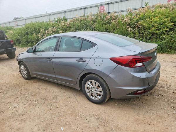 2019 HYUNDAI ELANTRA SE