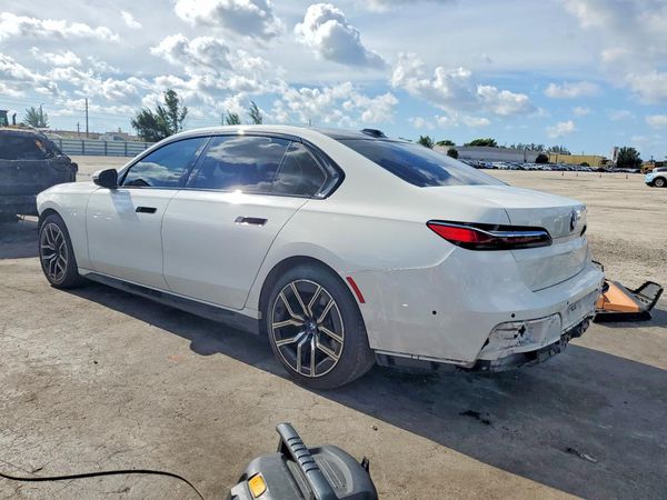 2023 BMW 740