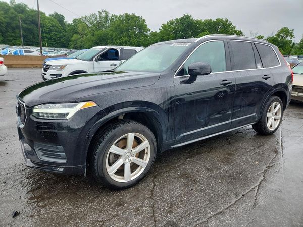 2020 VOLVO XC90 Momentum
