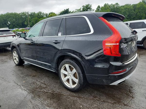 2020 VOLVO XC90 Momentum