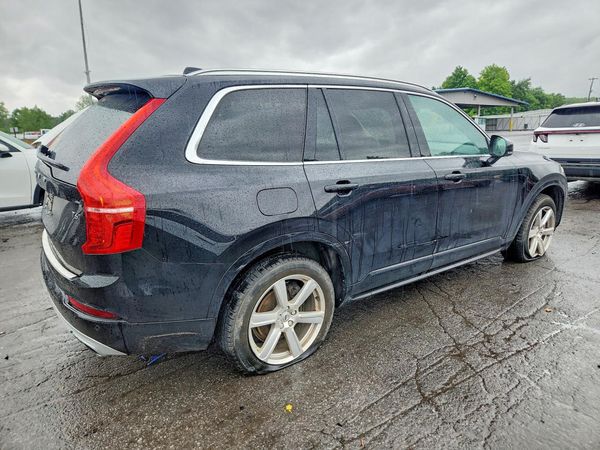 2020 VOLVO XC90 Momentum