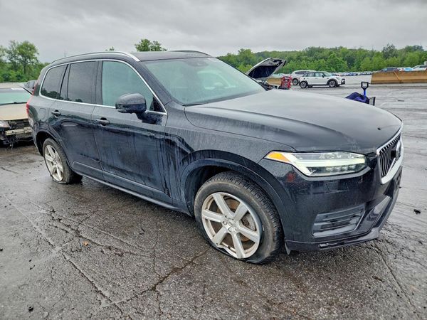 2020 VOLVO XC90 Momentum