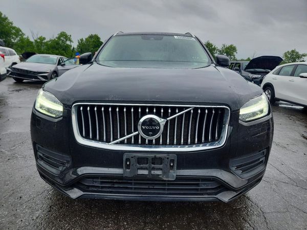 2020 VOLVO XC90 Momentum
