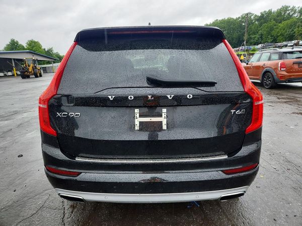 2020 VOLVO XC90 Momentum