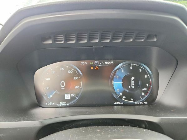 2020 VOLVO XC90 Momentum