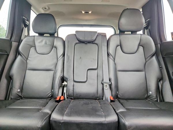 2020 VOLVO XC90 Momentum