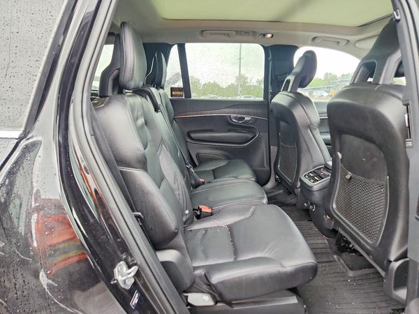 2020 VOLVO XC90 Momentum