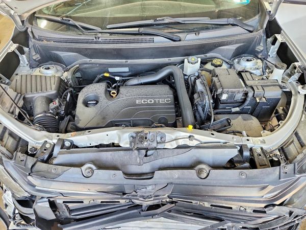2019 CHEVROLET EQUINOX LT (1LT) — Engine bay