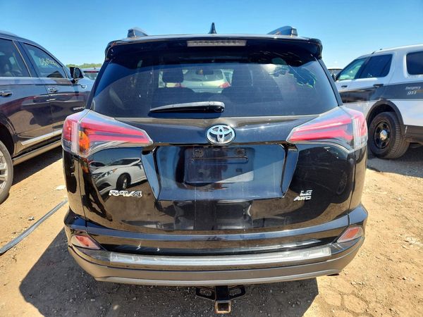 2018 TOYOTA RAV4 LE