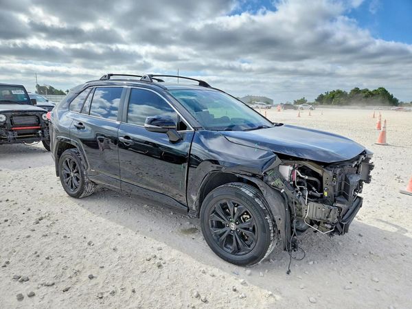 2022 TOYOTA RAV4 SE