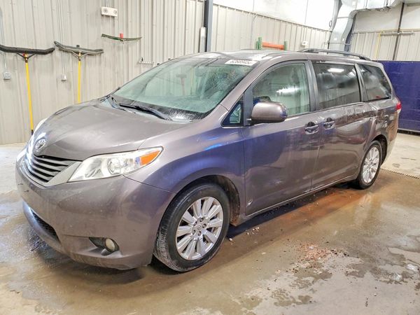 2014 TOYOTA SIENNA