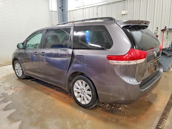 2014 TOYOTA SIENNA