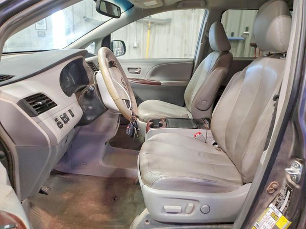 2014 TOYOTA SIENNA