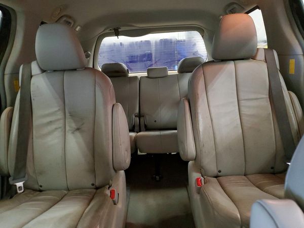 2014 TOYOTA SIENNA
