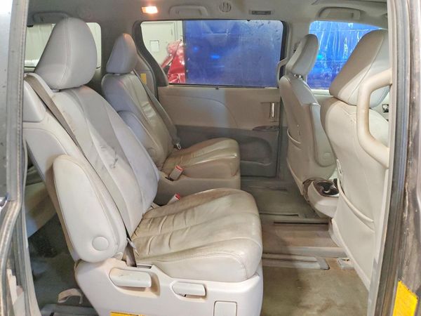 2014 TOYOTA SIENNA