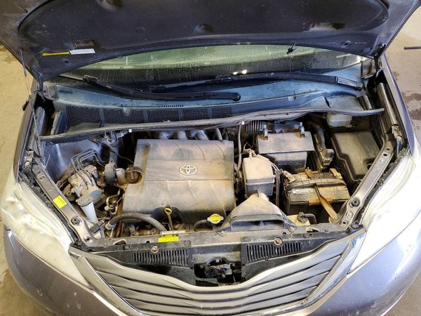 2014 TOYOTA SIENNA