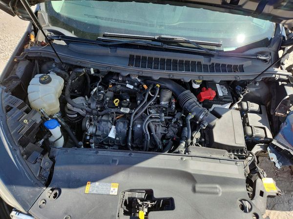 2022 FORD EDGE SE — Engine bay
