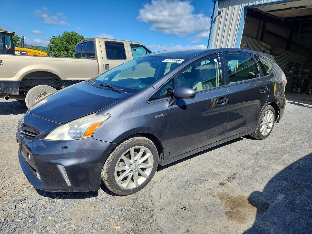 2013 TOYOTA PRIUS — Front 3/4