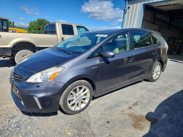 2013 TOYOTA PRIUS — Front 3/4
