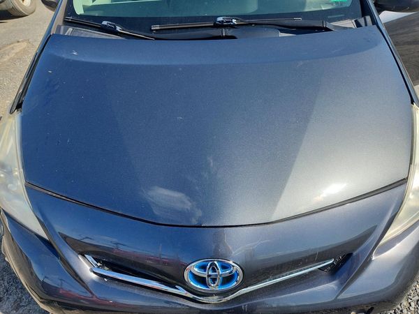 2013 TOYOTA PRIUS — Engine bay