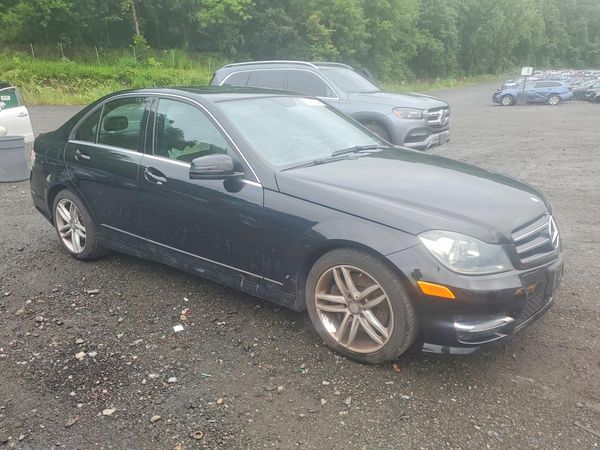 2014 MERCEDES-BENZ C-CLASS C300 4 MATIC — Passenger 3/4